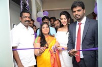 Priya Sree launches Naturals Salon at Mehdipatnam